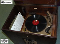 For sale Decca Panatrope antique / vintage console record reproducer / gramophone / turntable with triple-speed automatic record-changer Garrard RC111. Made in England in 1930th years by Decca Records - იყიდება ანტიკვარული (ძველებური) აუდიოფირსაკრავი (გრამაფონი) Decca Panatrope ფირფიტების სამ სიჩქარიანი ავტომატური გარდამტეხი და შეცვლის მოწყობილობასთან Garrard RC111 ერთად. Decca Panatrope ფირსაკრავი გამოშვებულია 1930 წლებში Decca Records მიერ, დიდი ბრიტანეთში (UK, ინგლისი, ლონდონი)